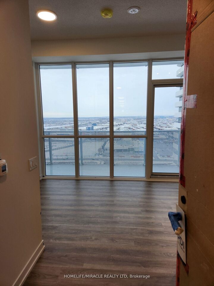 Property Photo:  195 Commerce Street 3212  ON L4K 0P9 