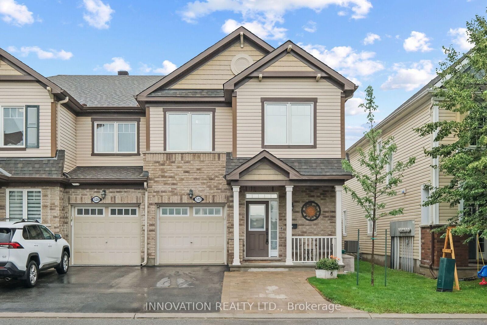 Property Photo: 522 Meadowcreek Circle ON K2M 0J9
