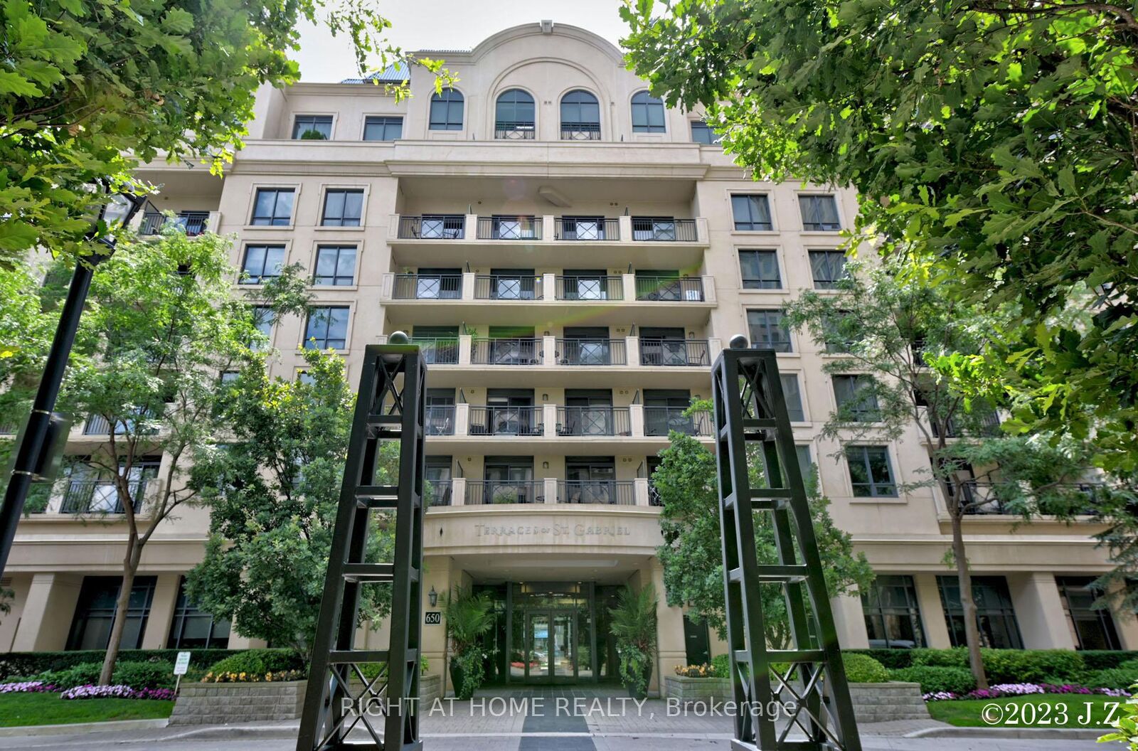 Property Photo:  650 Sheppard Avenue E Ph15  ON M2K 1B7 