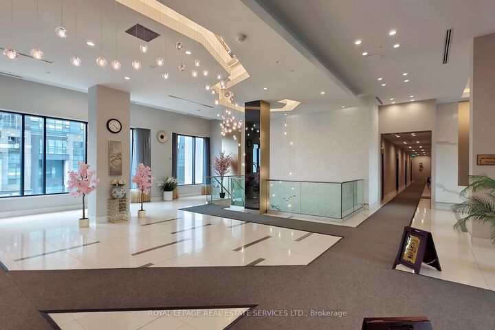 Property Photo:  35 Watergarden Dr. Drive 615  ON L5R 0G8 