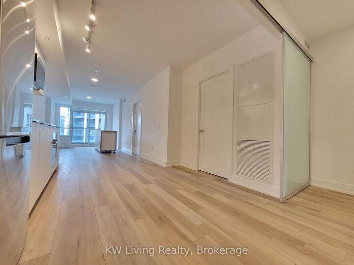 Property Photo: 8 Cedarland Drive 1002 ON L6G 0H4