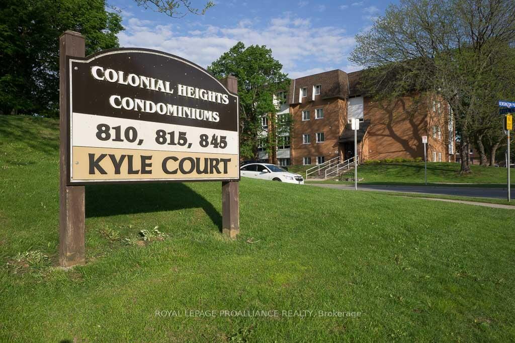 Property Photo:  810 Kyle Court W 104  ON K6V 6H6 