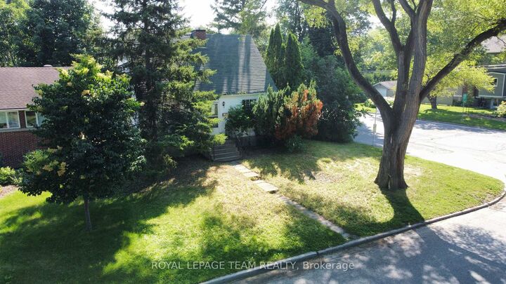 Property Photo:  637 Windermere Avenue  ON K2A 2W7 
