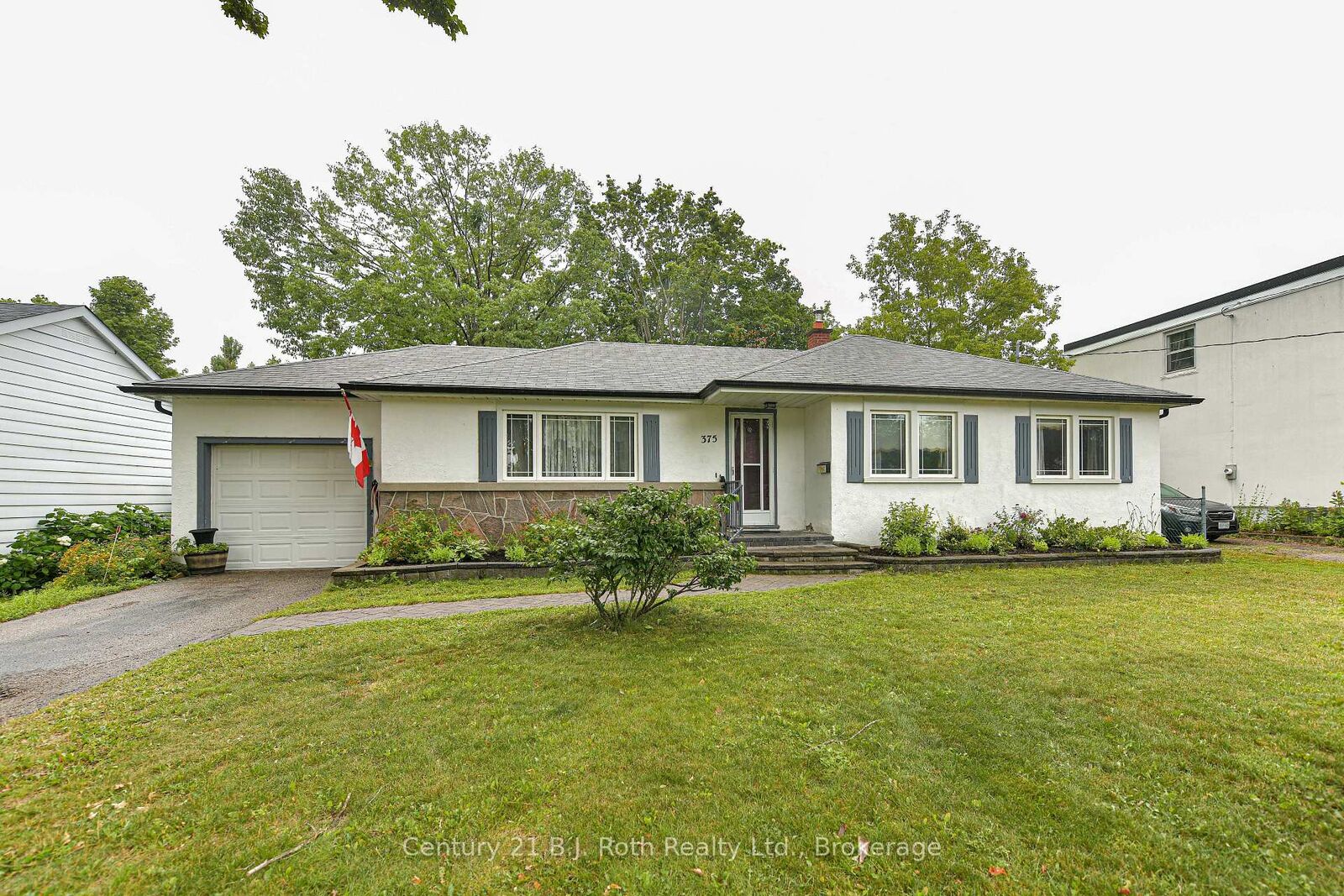 Photo de la propriété:  375 Parkhurst Crescent  ON L3V 4H7 