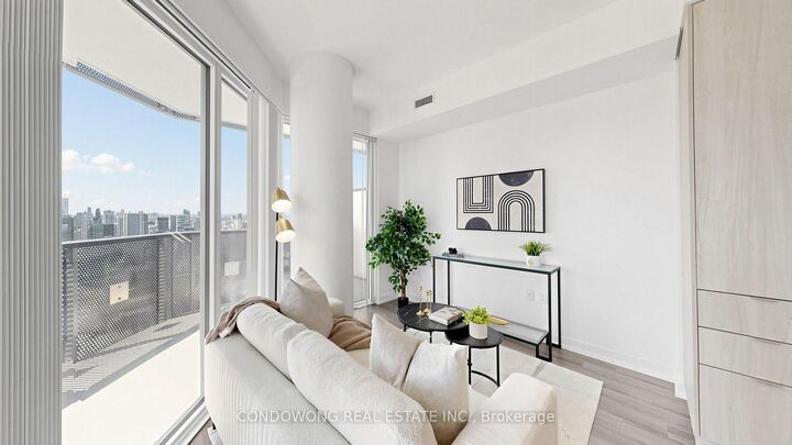 Property Photo: 138 Downes Street 6212 ON M5E 0E4