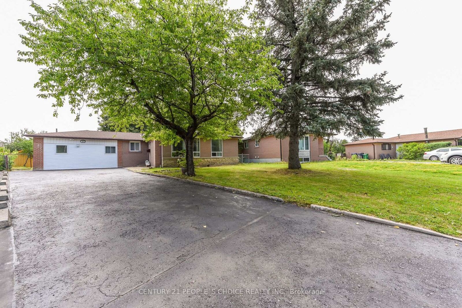 Property Photo:  8 Fidelia Crescent  ON L6T 3P8 