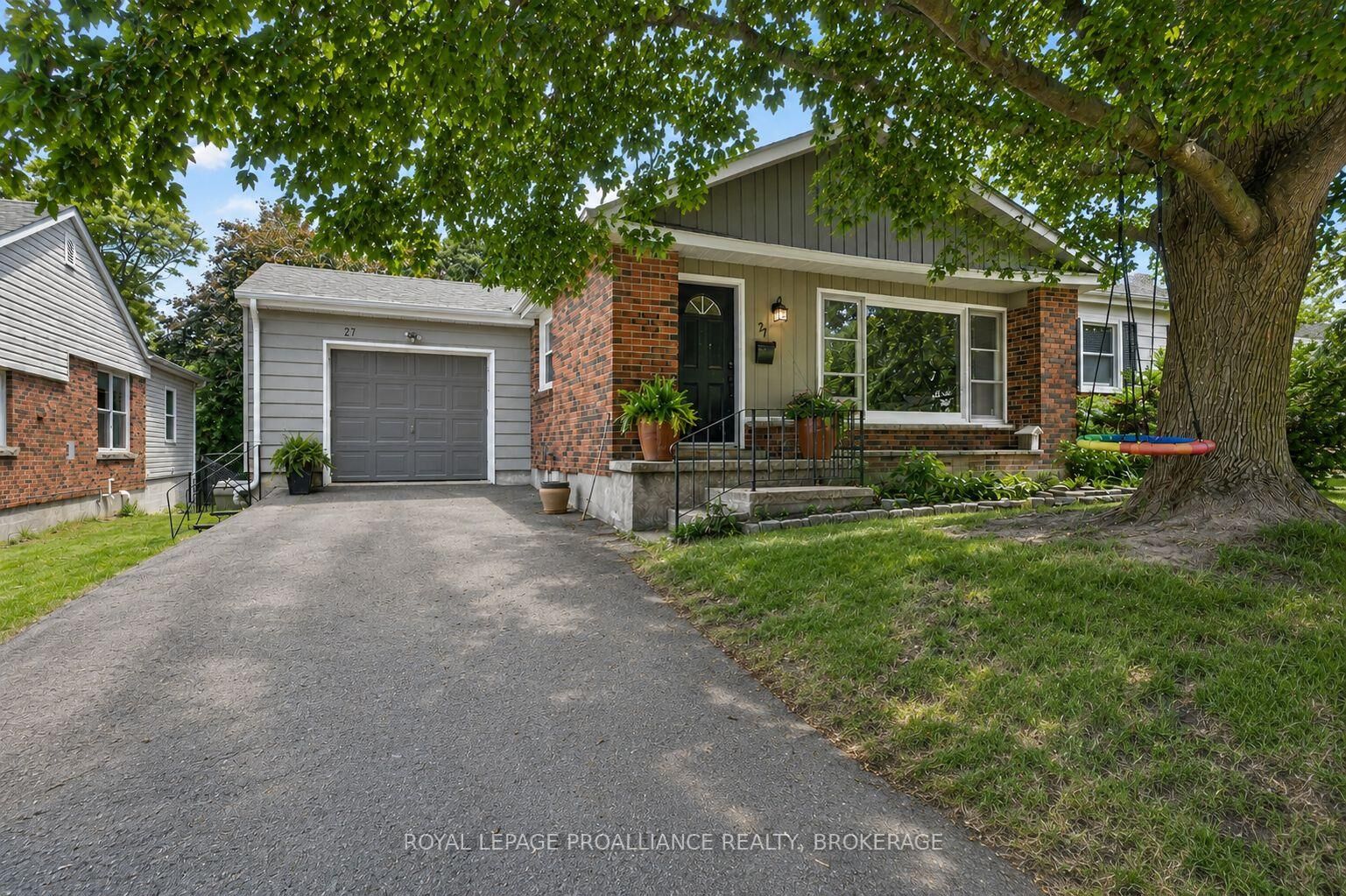 Property Photo: 27 Elizabeth Avenue ON K7M 3G9