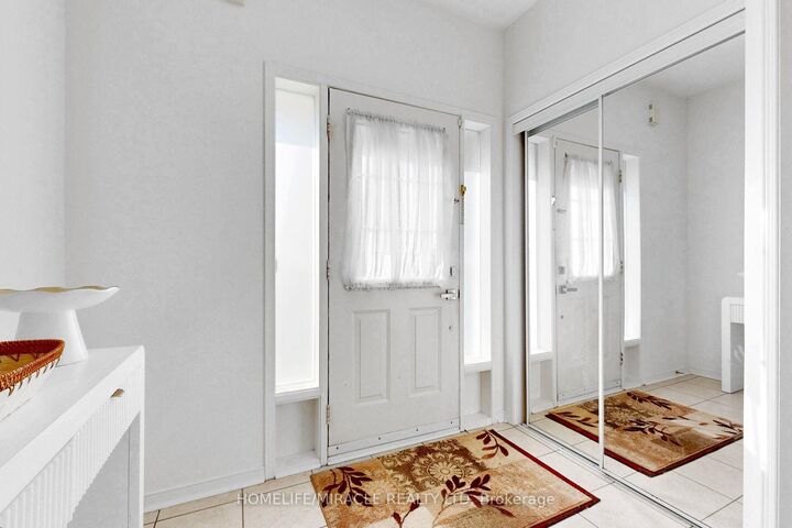 Property Photo:  3852 Brinwood Gate  ON L5M 7H2 