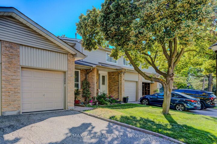 Property Photo: 5536 Montevideo Road 4 ON L5N 2P4