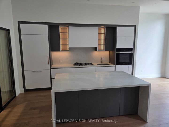 Property Photo: 2 Forest Hill Road 101 ON M4V 2L3