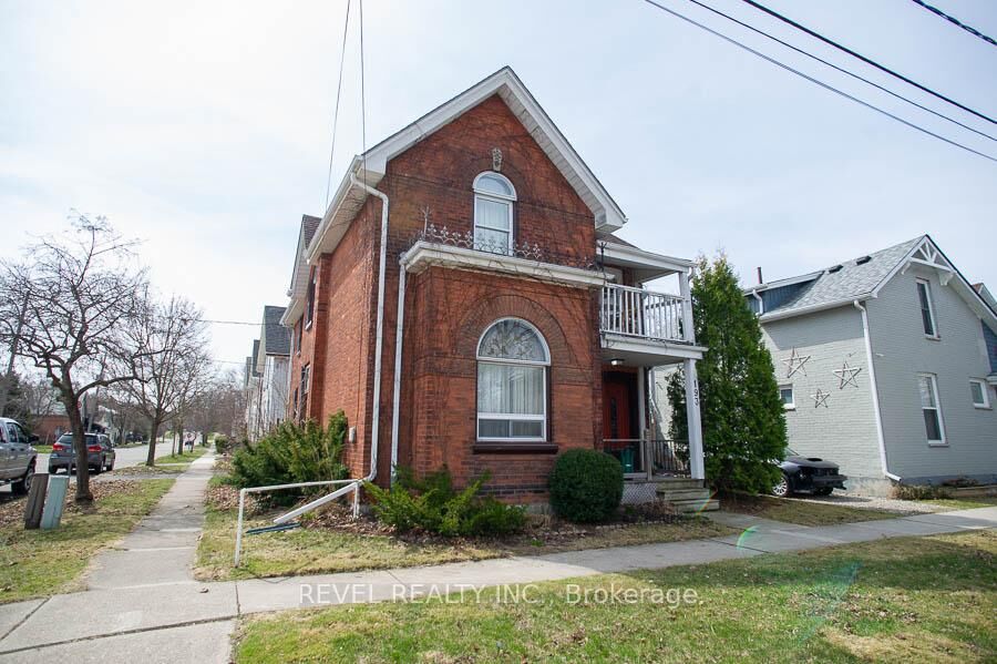 Property Photo: 193 Chatham Street 1 ON N3S 4G6