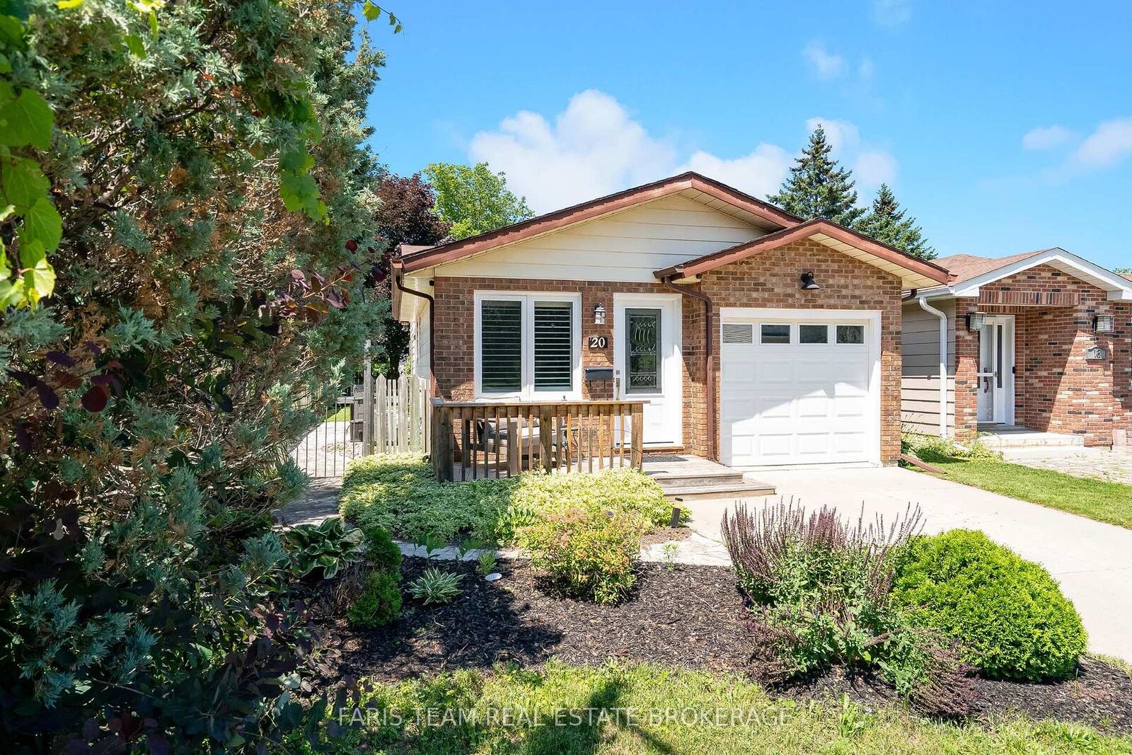 Property Photo:  20 Leslie Drive  ON L9Y 4P2 