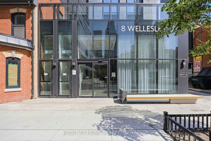 Property Photo:  8 Wellesley Street W 5110  ON M4Y 0J5 
