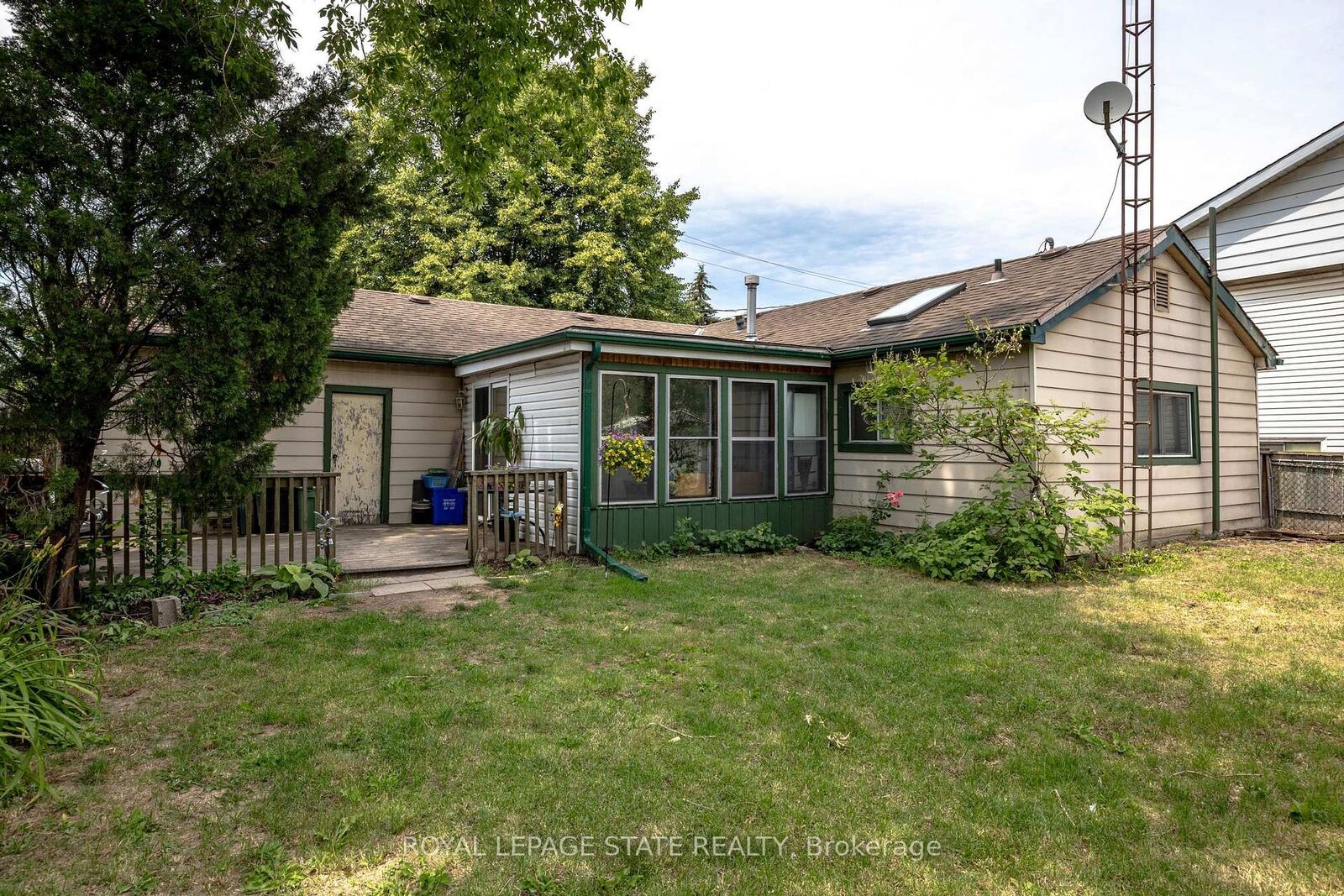 Property Photo:  76 Teal Avenue  ON L8E 3B2 