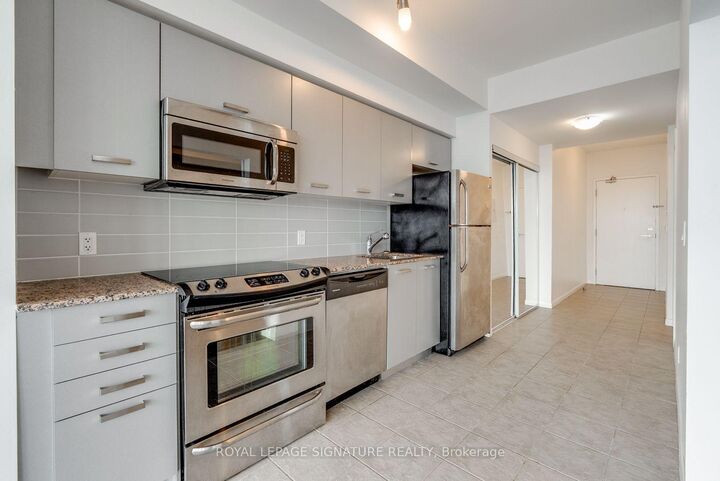 Property Photo:  832 Bay Street 2501  ON M5S 1Z6 