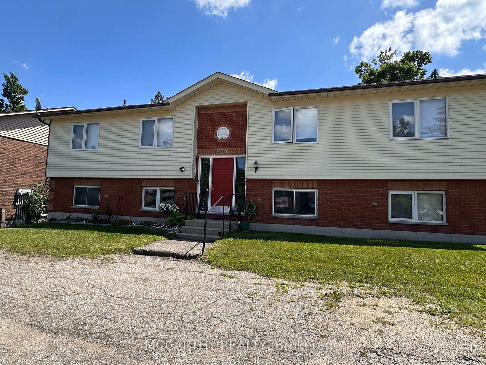 Property Photo:  209 Sarah Court 2  ON L9V 2Z8 
