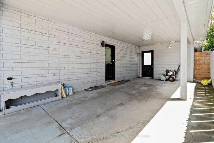 Property Photo: 61 Goldfinch Road Lower ON L9A 3W9