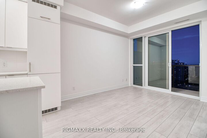 Property Photo:  30 Elm Drive W 1503  ON L5B 0N6 