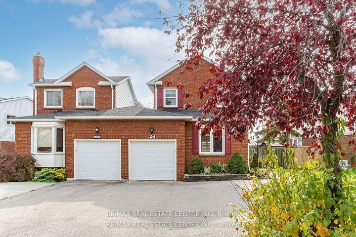 Property Photo:  2046 Glenada Crescent  ON L6H 4M3 