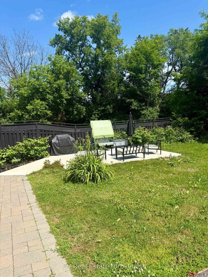 Photo de la propriété: 2 Mahaffy Court 154 ON P1L 2A6