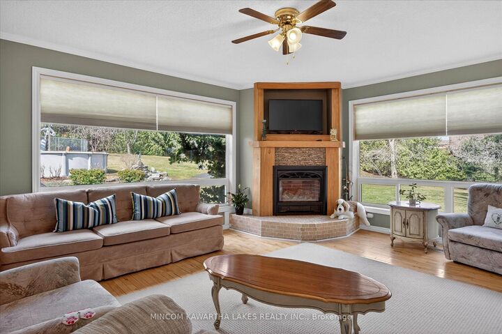 572 Fallis Line — photo 1