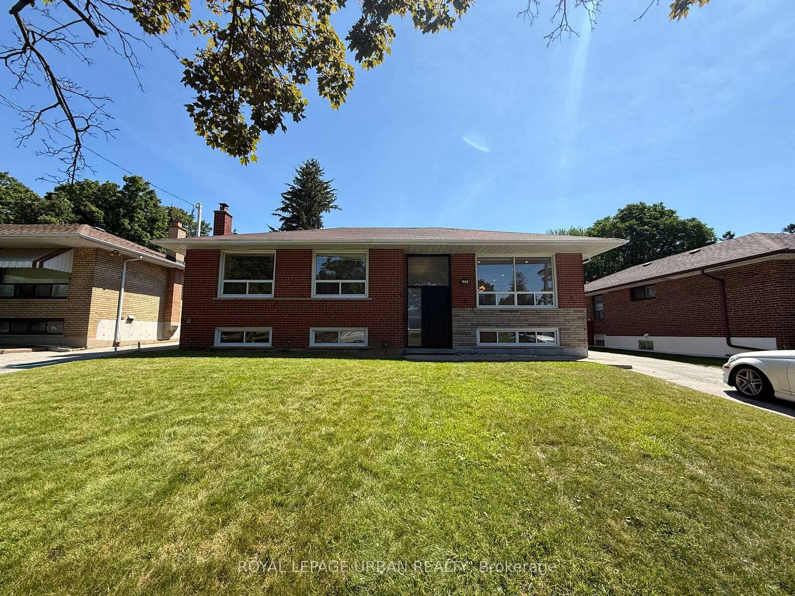 Property Photo:  21 Chopin Avenue  ON M1K 2W3 