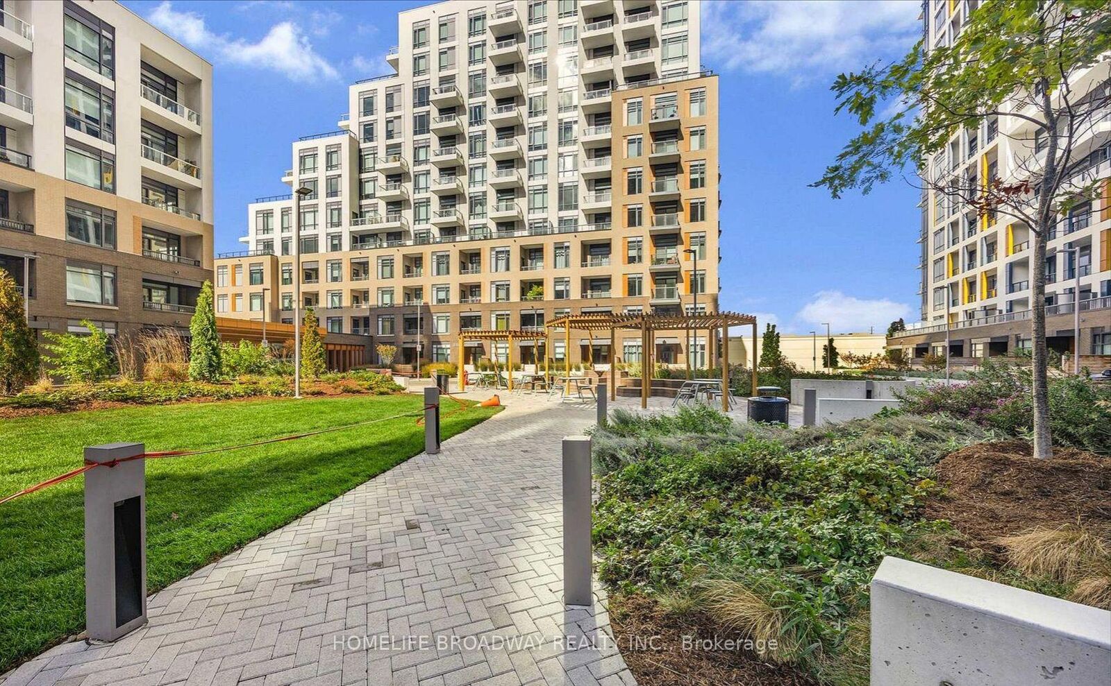 Property Photo: 7950 Bathurst Street 1415 ON L4J 0L4