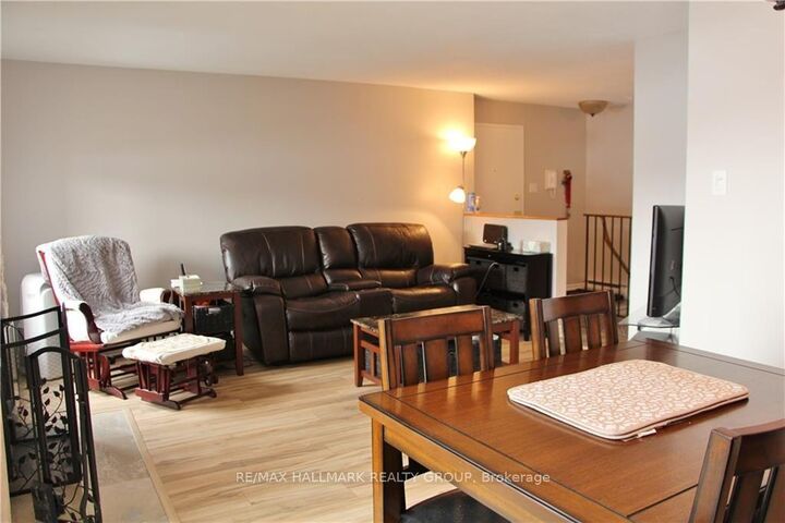 Property Photo:  14 Sweetbriar Circle 4  ON K2J 2K4 