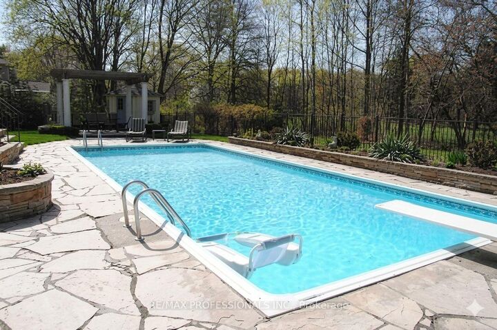 Property Photo:  560 Meadow Wood Road  ON L5J 2S3 