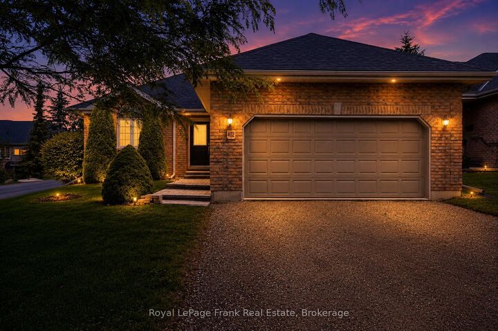 Property Photo: 1742 Ravenwood Drive 402 ON K9K 2R5