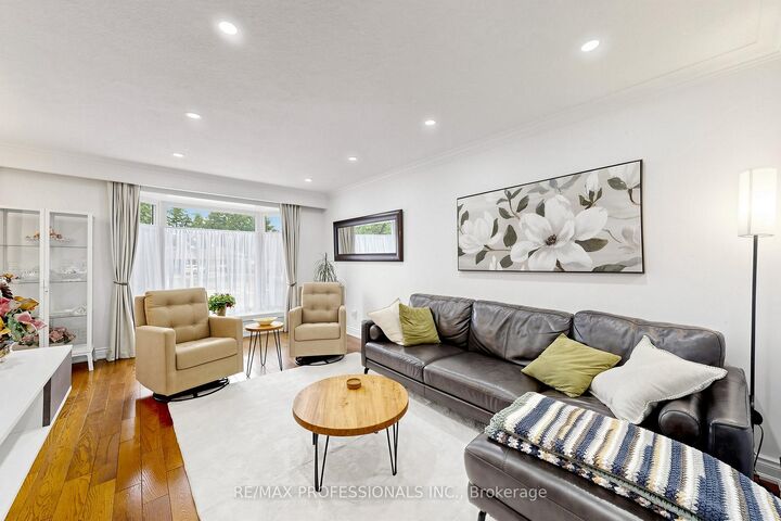 Property Photo: 17 Barwell Crescent ON M9W 2W4