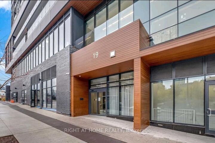 Photo de la propriété:  19 Western Battery Road Ph11  ON M6K 0E3 