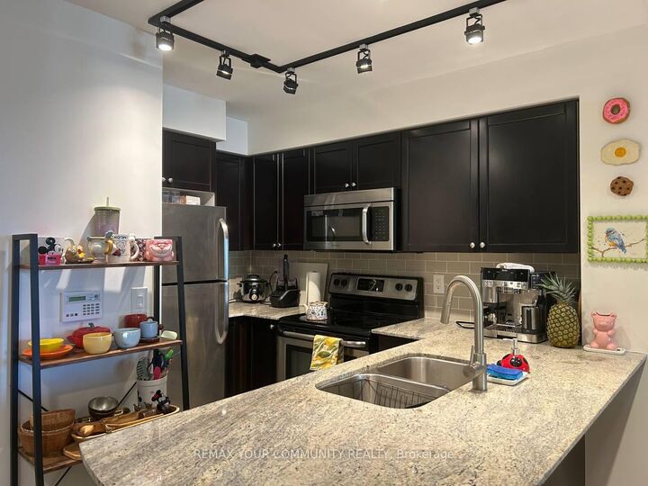 Property Photo: 73 King William Crescent 1008 ON L4B 0C2
