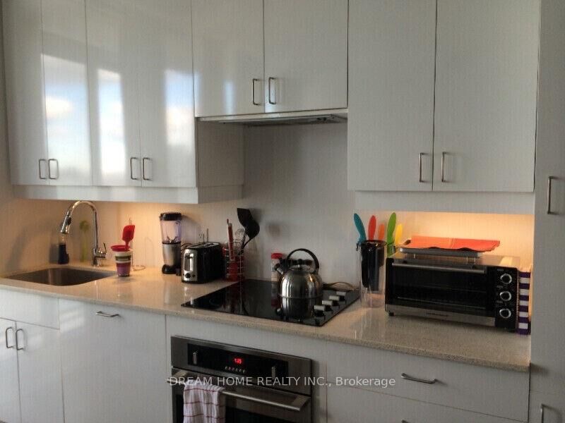 Property Photo: 426 University Avenue Ph310 ON M5G 1S9