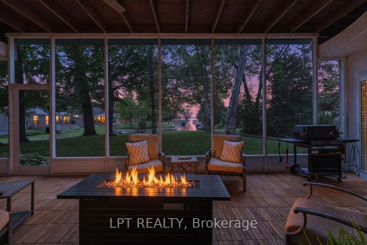 Property Photo: 204 The Queensway N/A S ON L4P 2A6