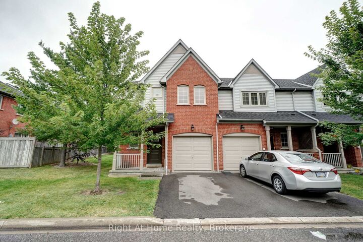 Property Photo: 5223 Fairford Crescent 51 ON L5V 2M6