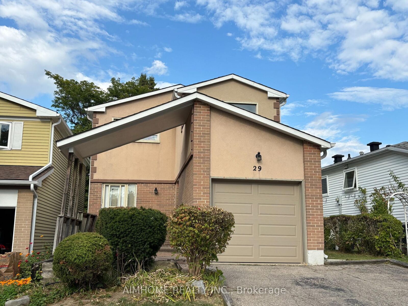 Property Photo:  29 Snowshoe Crescent  ON L3T 4M7 