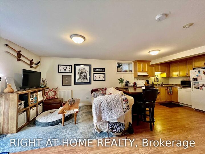 Property Photo: 1198 Avenue Road Apartment B ON M5N 2G1