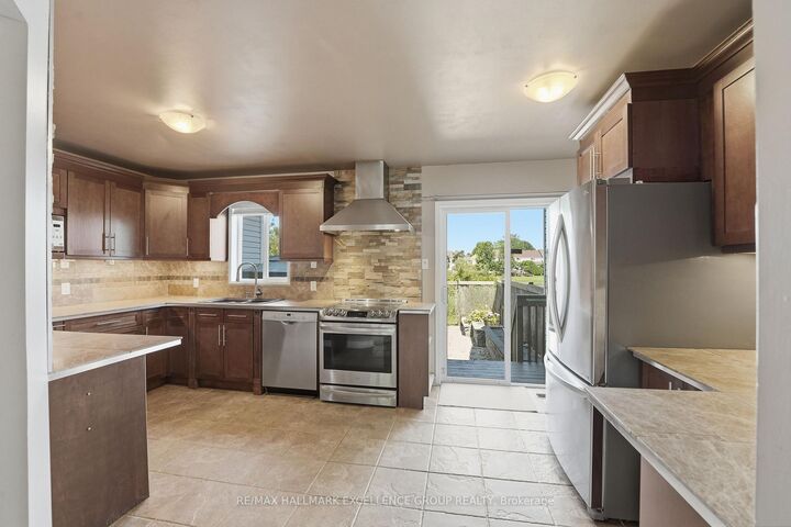 Property Photo:  887 Nesting Way  ON K4A 3X3 