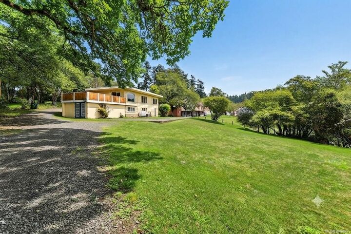 Property Photo: 4589 Scarborough Rd BC V8Z 5N6