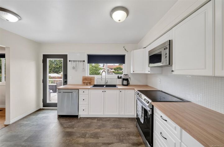 Property Photo:  3023 Freethy Pl  BC V9B 2H3 