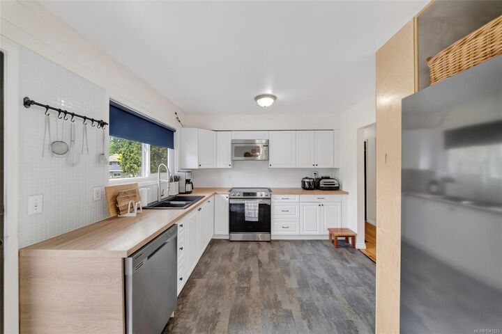 Property Photo: 3023 Freethy Pl BC V9B 2H3