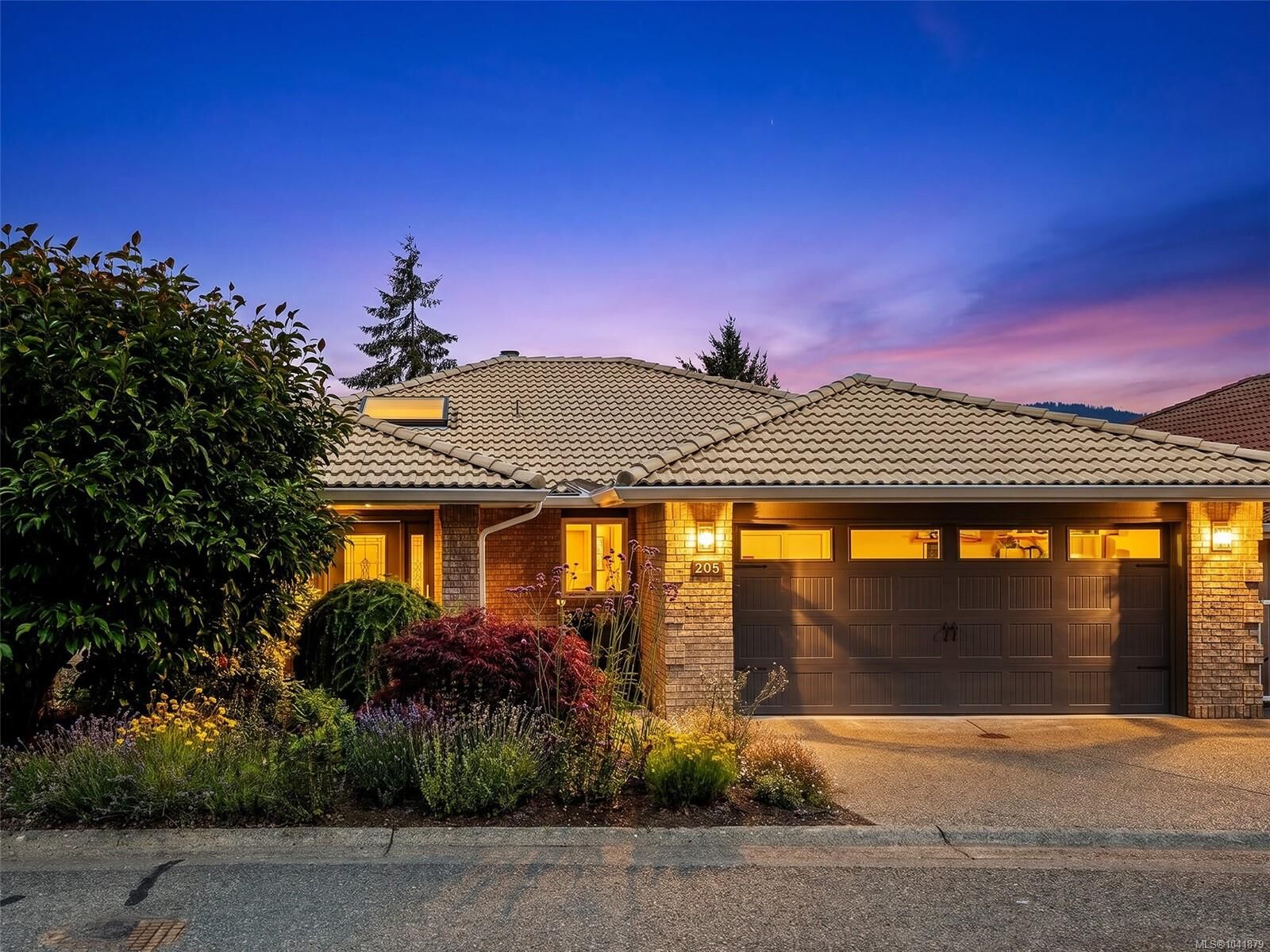 Property Photo: 205 Marine Dr BC V8H 0K8