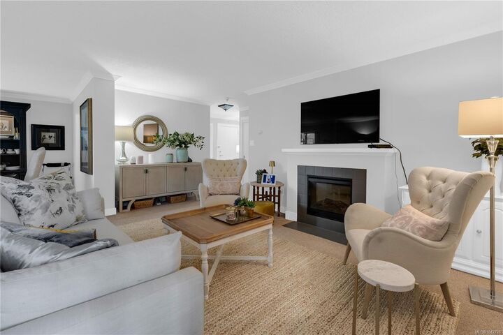 Property Photo:  2125 Oak Bay Ave #205  BC V8R 1E8 