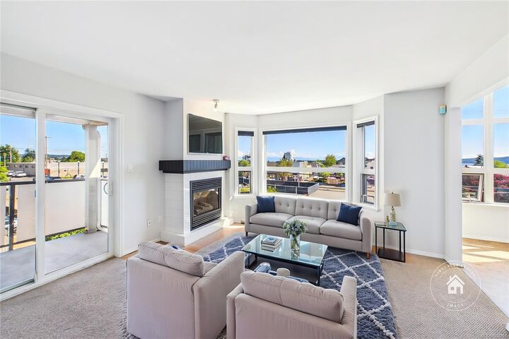 Property Photo: 327 Prideaux St #304 BC V9R 2N4
