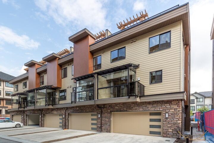 8567 204 Street 5 — photo 1