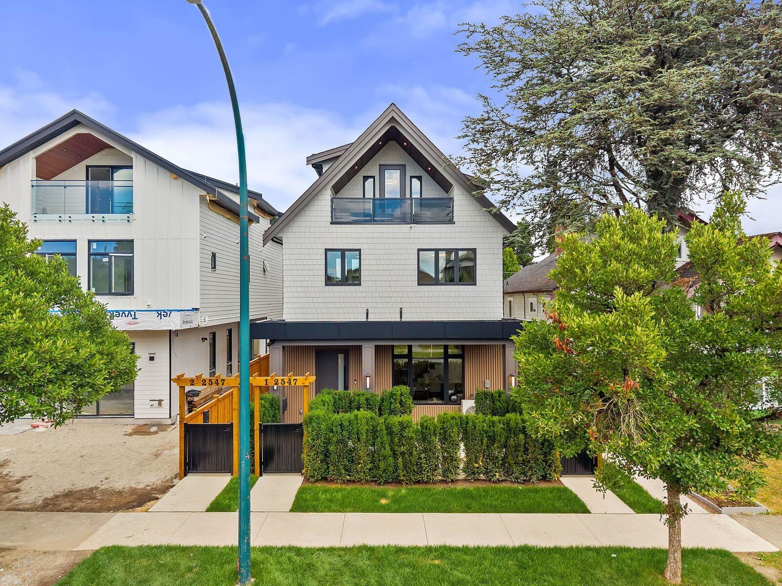 Property Photo: 2547 E 2nd Avenue 2- BC V5M 1C7