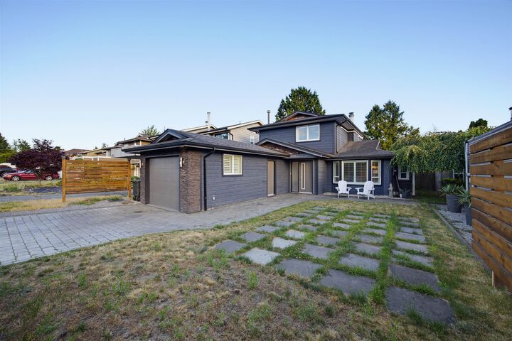 Property Photo: 19026 117B Avenue BC V3Y 1Y1