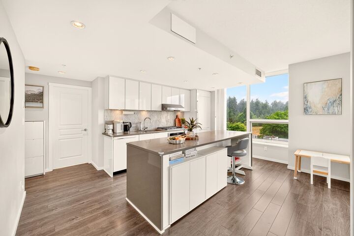 Property Photo:  5883 Barker Avenue 607  BC V5H 0G4 