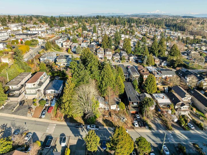 Property Photo: 962 Maple Street BC V4B 4M5